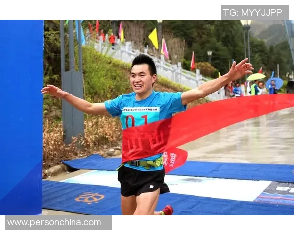 极限挑战与人生哲学：杨强的深度对话与运动探索之旅