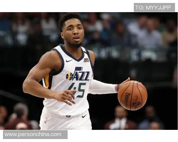 多诺万米切尔引领球队崛起展现超强实力与领袖风范