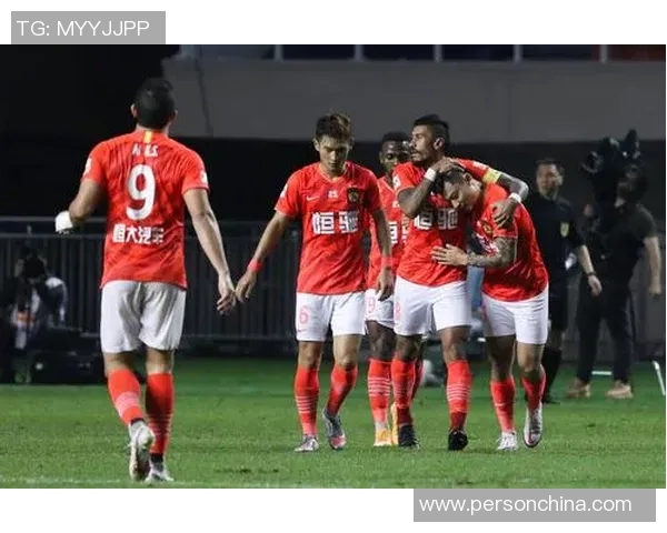 广州恒大迎战法国球队期待精彩对决展现足球魅力与团队精神