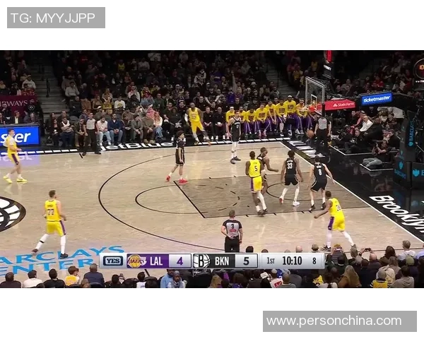 篮网与湖人激战中国赛球迷热情高涨期待精彩对决