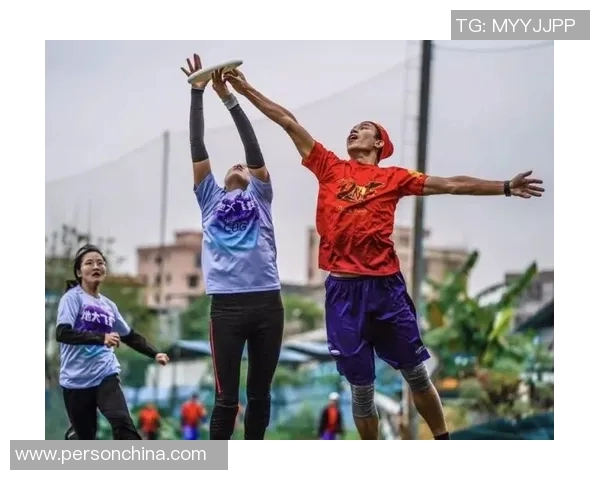 飞盘竞技的魅力与挑战：深入解析重庆飞盘队的战术与团队协作