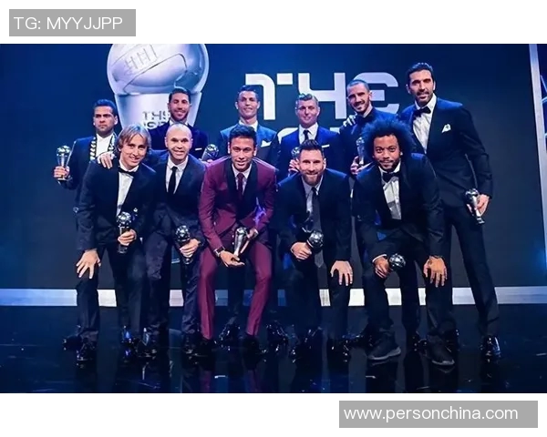 马丁内斯的传奇旅程：从球场新星到世界足球巨星的蜕变与荣耀